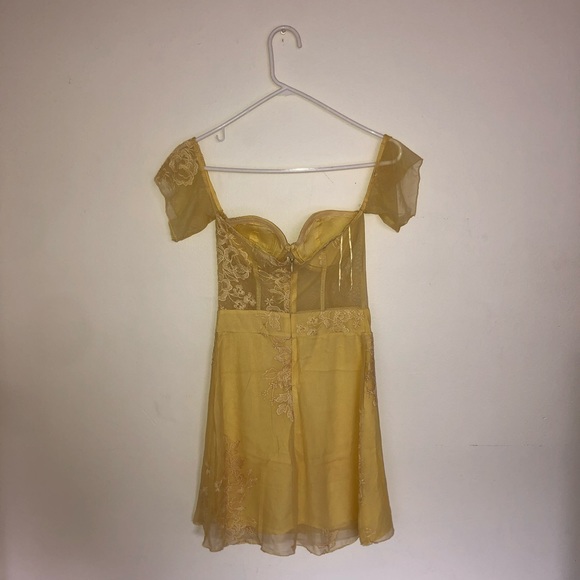 Lace dress - Picture 5 of 5